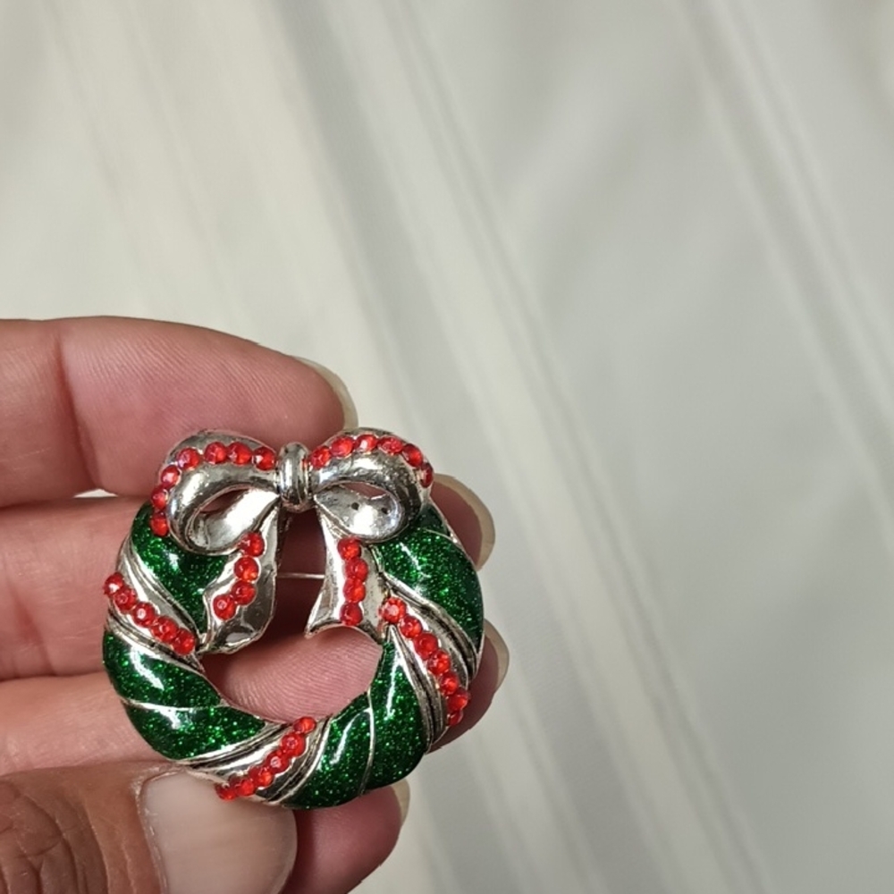 Festive Green and Red Wreath Brooch